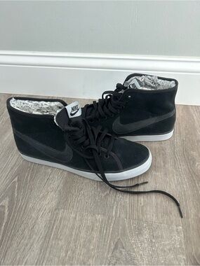 Nike Black high top Sneakers with Gray Faux Fur Lining (never worn)